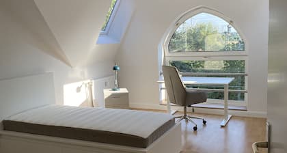 For students: furnished room in a shared apart. near university & palace garden