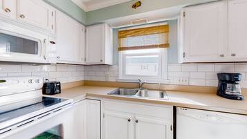 KĂŒhlschrank, Mikrowelle, Ofen, Herdplatte