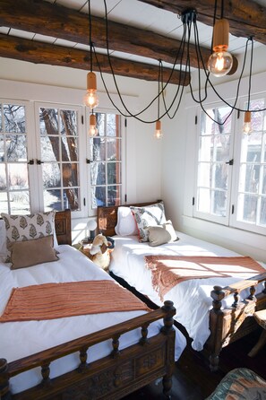 6 bedrooms, iron/ironing board, free WiFi, bed sheets