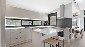 Kühlschrank, Mikrowelle, Ofen, Geschirrspüler