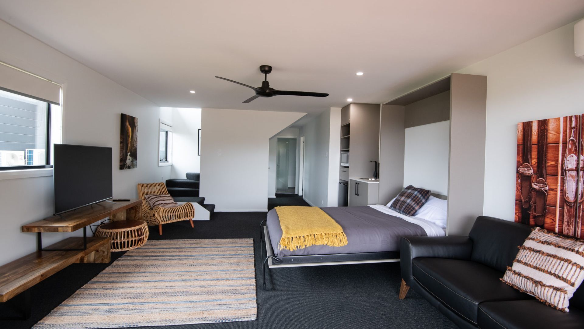 Black Diamond Retreat - Luxury 3BR Home l Lake Views l Fire Pit l WiFi l Bath — image 16