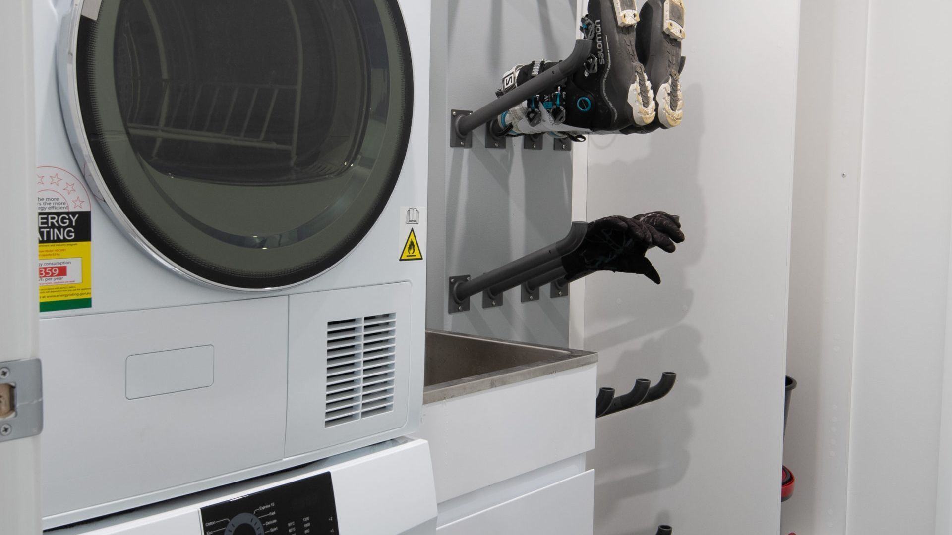 Black Diamond Retreat - Luxury 3BR Home l Lake Views l Fire Pit l WiFi l Bath — image 3