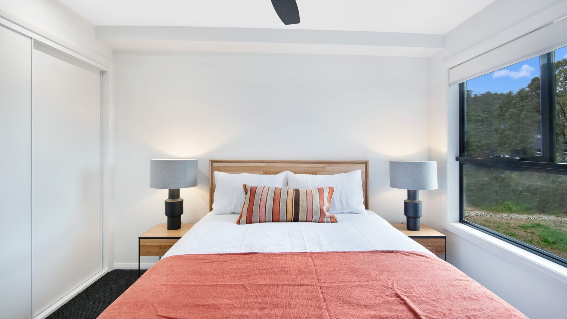 Black Diamond Retreat - Luxury 3BR Home l Lake Views l Fire Pit l WiFi l Bath — image 12