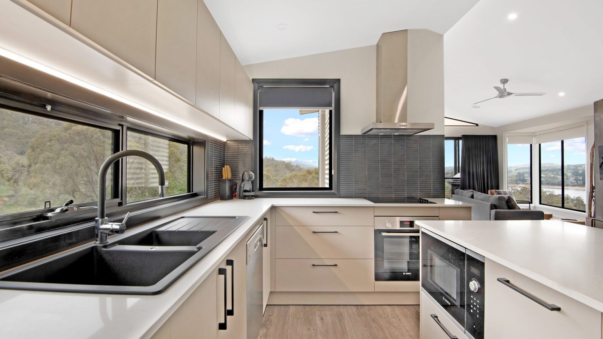 Black Diamond Retreat - Luxury 3BR Home l Lake Views l Fire Pit l WiFi l Bath — image 4