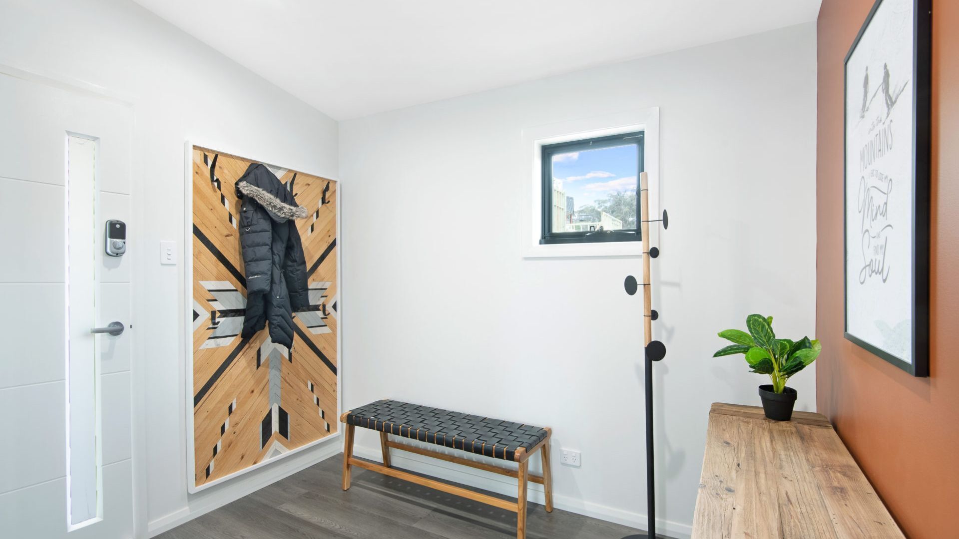 Black Diamond Retreat - Luxury 3BR Home l Lake Views l Fire Pit l WiFi l Bath — image 2