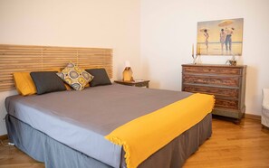 2 Schlafzimmer, Schreibtisch, Bügeleisen/Bügelbrett, kostenloses WLAN