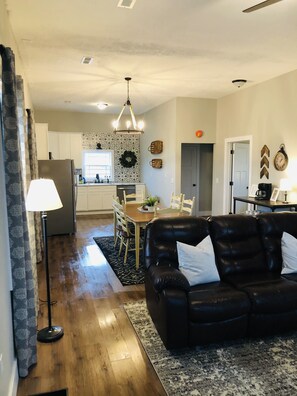 Smart TV, fireplace, books - Bourbon Country Cottage <br>Newly renovated in the country with amazing views (Mount Eden)