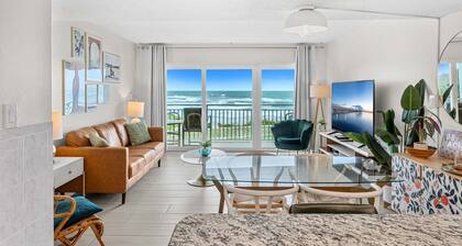Gorgeous Oceanside Oasis w/ Heated Pool, Oceanfront Patio & Steps to the Beach 🏖️☀️