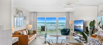 Gorgeous Oceanside Oasis w/ Heated Pool, Oceanfront Patio & Steps to the Beach 🏖️☀️