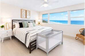 Room - Gorgeous Oceanside Oasis w/ Heated Pool, Oceanfront Patio & Steps to the Beach 🏖  ️☀️ (Satellite Beach)