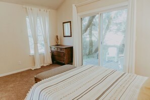 2 bedrooms, WiFi - Forest Cottage (Cloverdale)