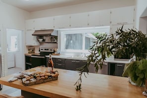 Private kitchen - The Victorian (Cloverdale)