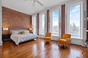 1 bedroom, iron/ironing board, free WiFi, bed sheets - The Old Fashioned~Luxury 1BR~Stay Nulu Marketplace (Louisville)