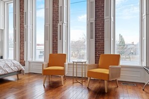 1 habitación, tabla de planchar con plancha, wifi gratis y ropa de cama