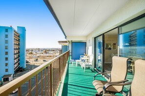 Property grounds - Inviting top-floor condo with amazing ocean views, large balcony, & fast WiFi (Ocean City)