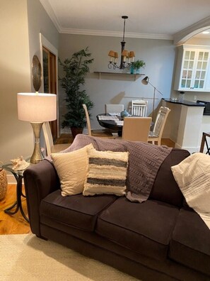 Smart-TV, DVD-Player, Bücher, Videothek