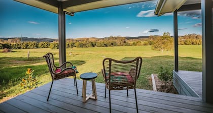 Clarrie's Green Farm Stay - Caldwell Cottage