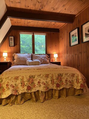 4 bedrooms, free WiFi, bed sheets - Spacious A-Frame chalet, minutes to Stratton Mountain, Winhall, VT (Winhall)