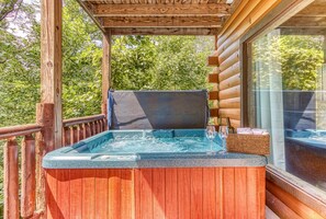 Tina de hidromasaje al aire libre