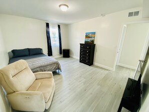 5 chambres, bureau, fer et planche à repasser, Wi-Fi gratuit