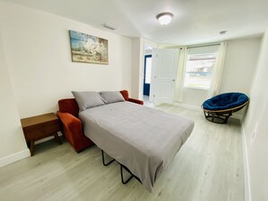 5 bedrooms, desk, iron/ironing board, free WiFi