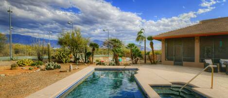 Lämmitetty uima-allas