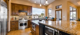 Homey, desert gem with private pool & Spa with amazing views!