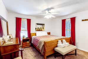 4 slaapkamers, een strijkplank/strijkijzer, gratis internet, beddengoed