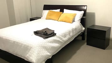 4 slaapkamers, een kluis op de kamer, een strijkplank/strijkijzer, wifi