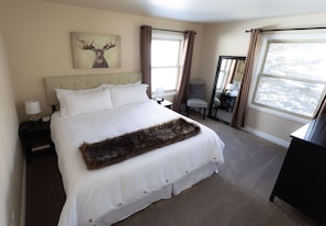 2 soverom, skrivebord, strykejern/-brett og wi-fi (inkludert)