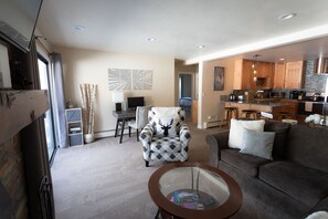 Smart-TV, peis, bøker og PC-skjermer