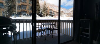 Stunning, Conveniently Located 2-BR Condo Close To Legendary Vail, CO Ski Slopes