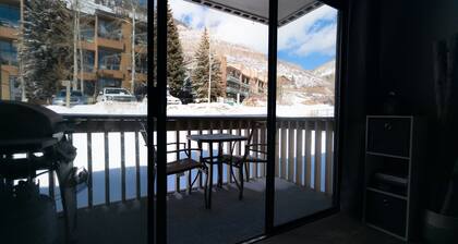 Stunning, Conveniently Located 2-BR Condo Close To Legendary Vail, CO Ski Slopes