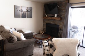 Smart-TV, peis, bøker og PC-skjermer