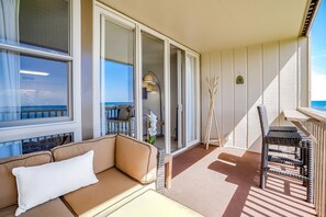 Fernseher, Bücher, Videothek, Arbeitsbereiche