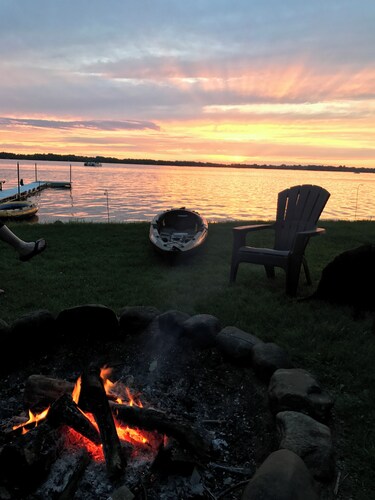Verna's Good 'Nuff Cozy Cabin on East Rush Lake!
