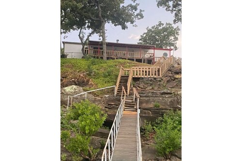 Outlook Over The Lake Private boat dock/Hot Tub. Save this one to your Wish List