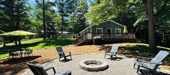 NEWLY RENOVATED! Large sandy beach & swim area. Cute 3 bedroom lake house