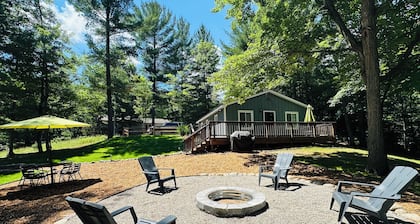 NEWLY RENOVATED! Large sandy beach & swim area. Cute 3 bedroom lake house
