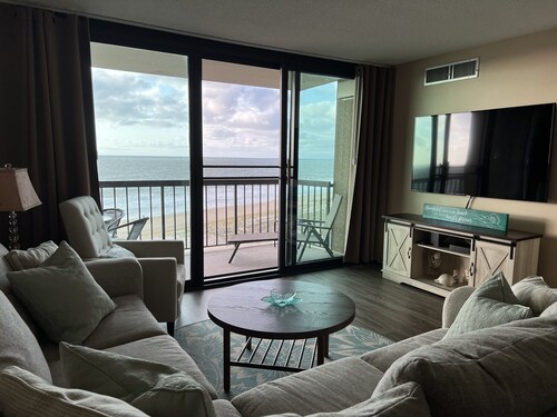Spectacular Beach and Oceanfront views on 7th floor 3 bedroom condo!