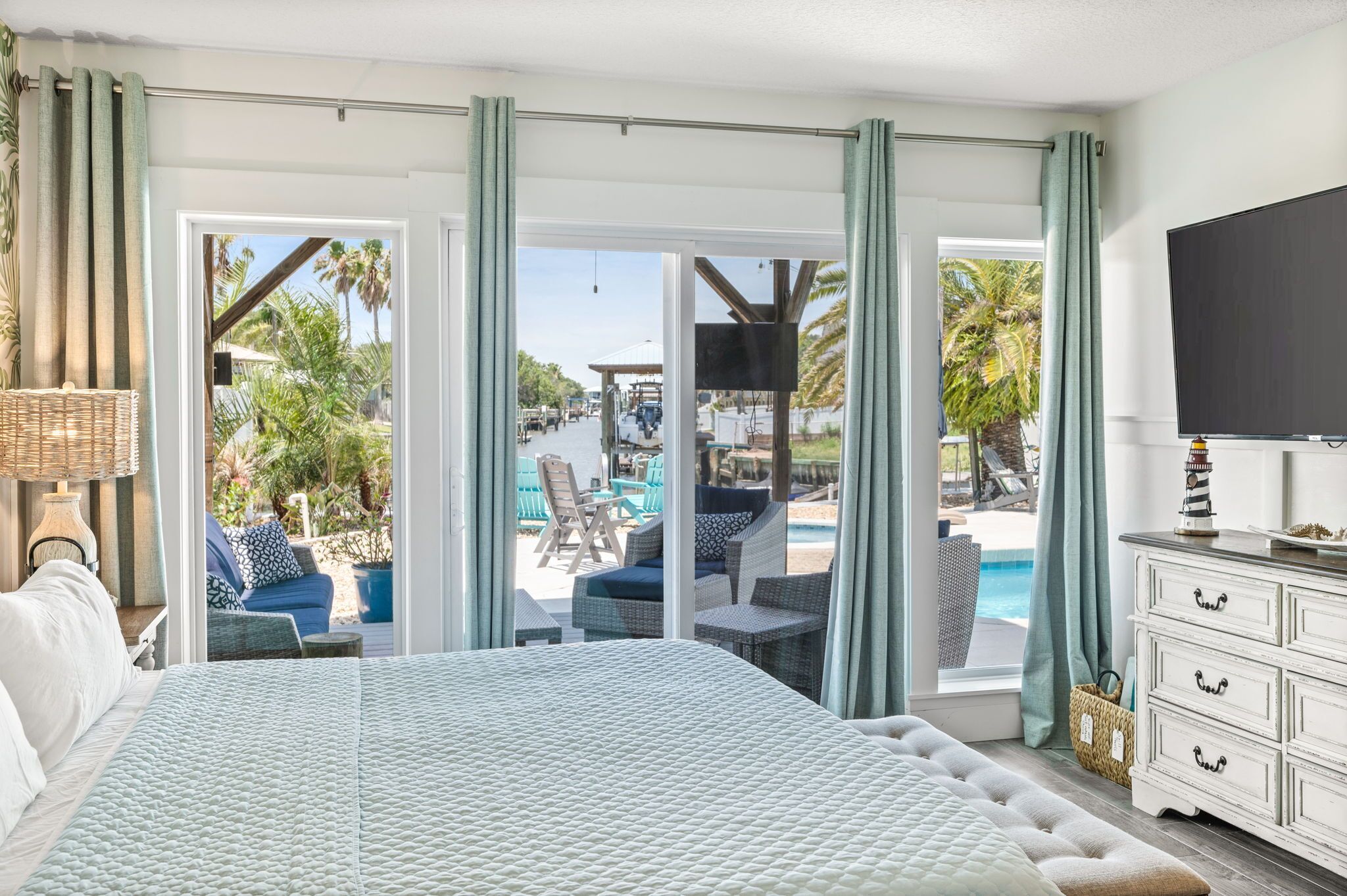 4 bedrooms, desk, iron/ironing board, free WiFi