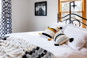 3 bedrooms, travel cot, free WiFi, bed sheets