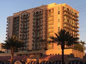 المنشأة من الخارج