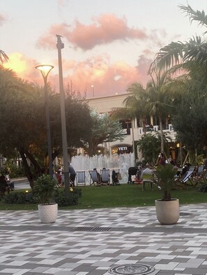 Dining - Chic WPB pet friendly! (West Palm Beach)