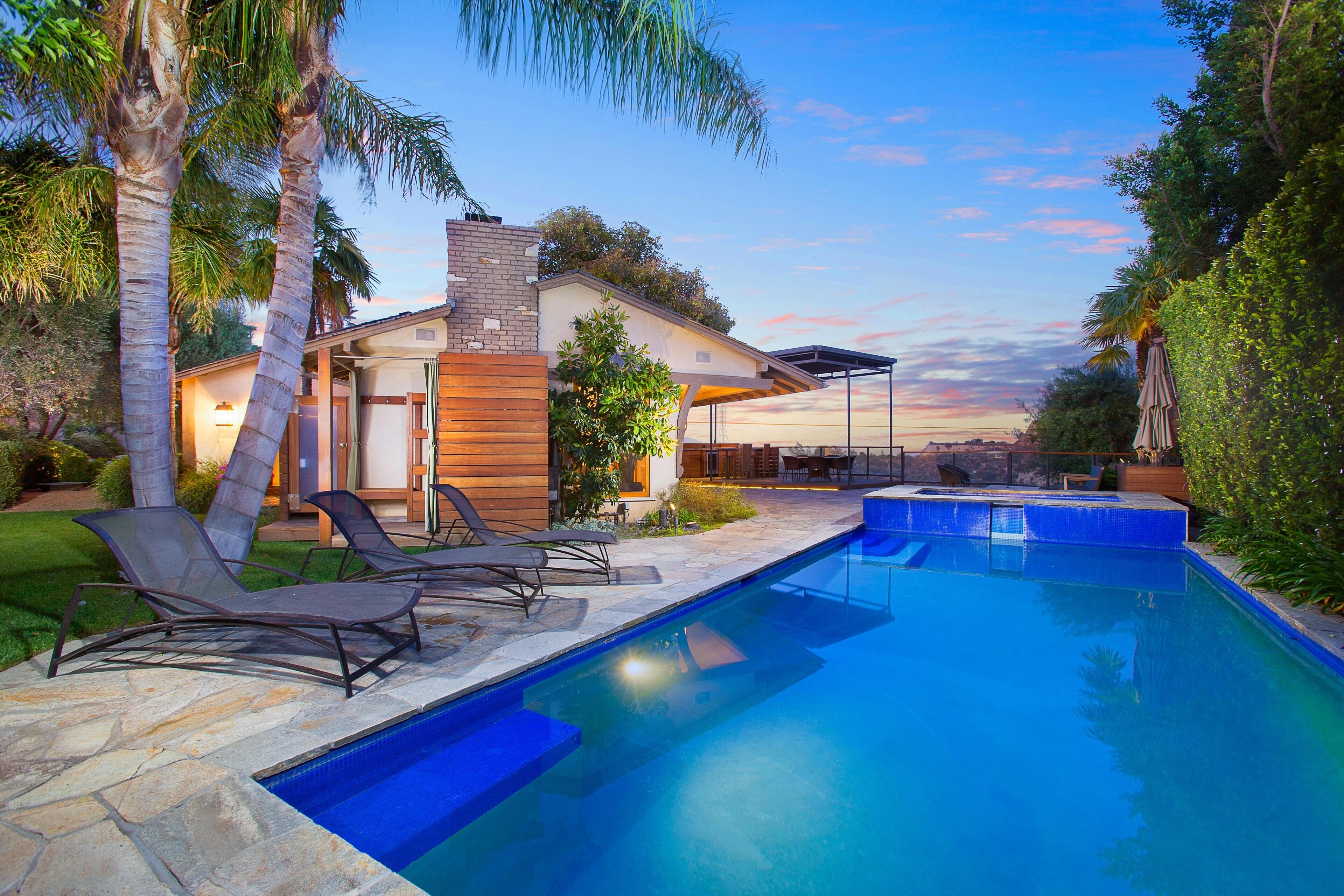 4Bd/5BA Gated Hollywood Hills Jetliner View Estate ~ Pool, Hot Tub, Fire Feature