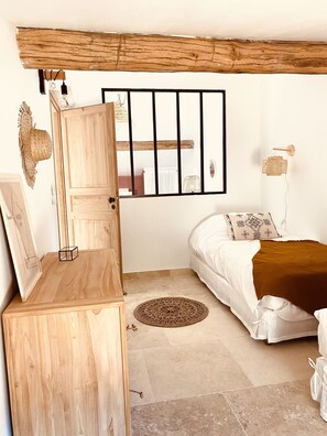 2 bedrooms, desk, iron/ironing board, travel crib