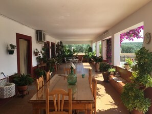 Outdoor dining - CASA RURAL CON PISCINA PRIVADA PARA DESCONECTAR (MONTORO)