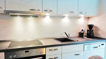 KĂŒhlschrank, Mikrowelle, Ofen, GeschirrspĂŒler