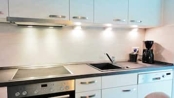 KĂŒhlschrank, Mikrowelle, Ofen, GeschirrspĂŒler