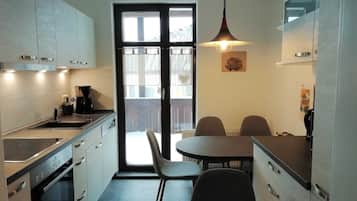 KĂŒhlschrank, Mikrowelle, Ofen, GeschirrspĂŒler